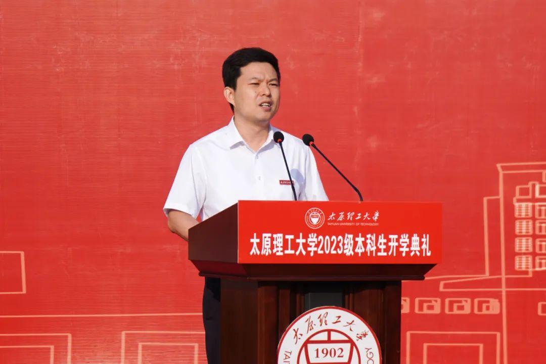 未来出行新篇章，个性汽车运载工具